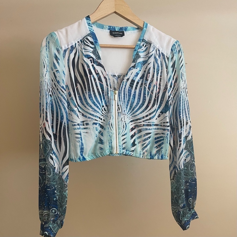 NWOT BEBE Front Zipper Cropped Top